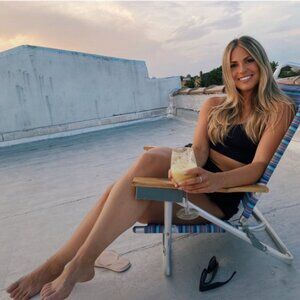 Meet your Posher, Joelle